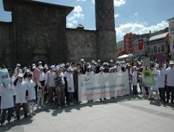 Öğrencilerden çevre uyarısı